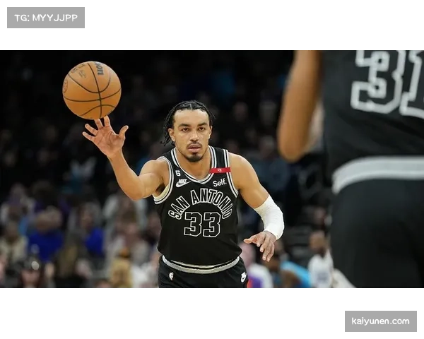 斯特拉斯堡中场莫雷拉扮演核心,助攻串联表现亮眼